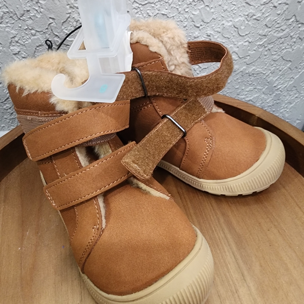 Cat and Jack unisex shoes size 8